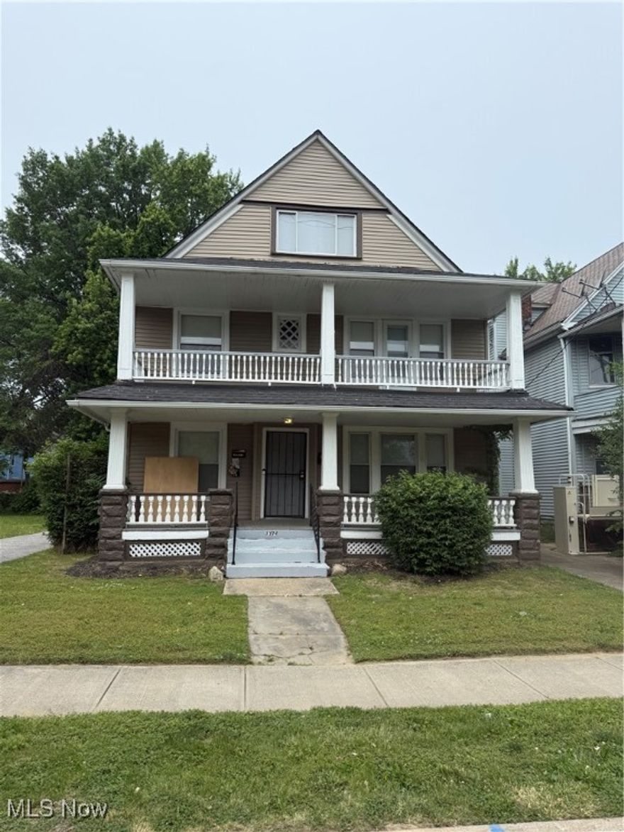 Come see this oversized 3 bedroom 1 bath second floor unit with fridge,stove,washer and dryer. Located in the heart of the CWRU campus just minutes from the VA and University Hospital. Don't miss this one schedule your showing with the listing agent today. Rental requirements:Credit score of 600+. 500 - 600 is considered conditional.Less than 3 items in collections,excluding student loan and medical. Monthly income of 2.5 times the amount of the monthly rent.Thorough Eviction Check. $50 Non Refundable App Fee for all Adults who will be occupying the property.Applications can only be completed online.Typical Security Deposit equivalent to one months rent,pending results of background checks. Tenants must have the electric and gas transferred into their name and obtain renters insurance prior to receiving keys to the property.This property accepts housing choice vouchers.