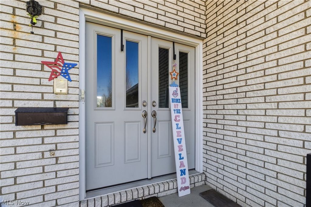 Photo of 13901 Bennington Boulevard, Middleburg Heights, OH 44130 (MLS # 5199757)