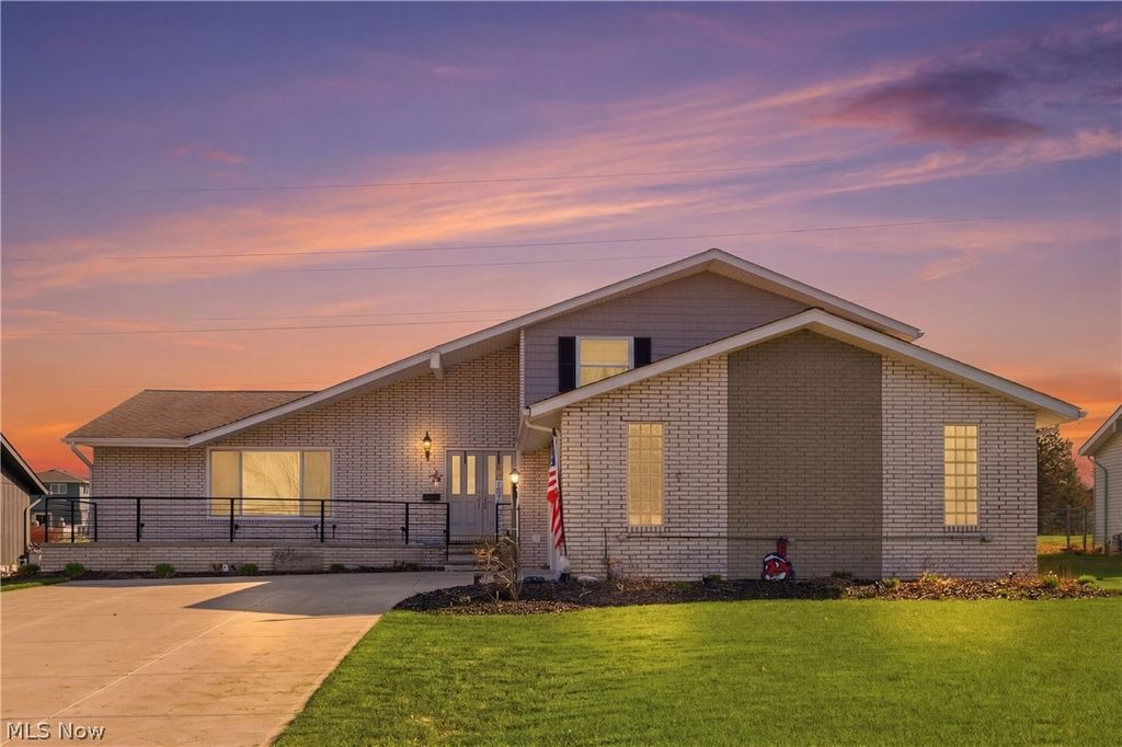 Photo of 13901 Bennington Boulevard, Middleburg Heights, OH 44130 (MLS # 5199757)