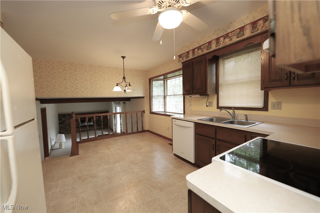 14421 Pine Lakes Drive, Strongsville, Ohio image 3