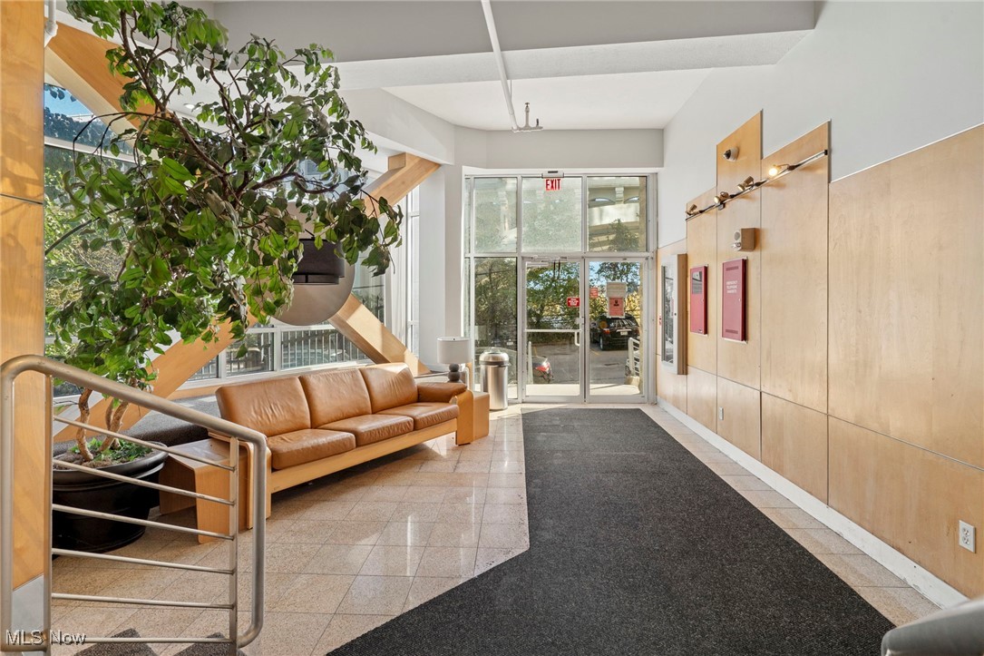 Cleveland, Ohio 44113, United States, 2 Bedrooms Bedrooms, ,2 BathroomsBathrooms,Residential,Active,237487