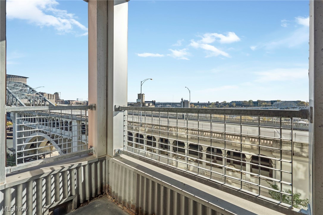 Cleveland, Ohio 44113, United States, 2 Bedrooms Bedrooms, ,2 BathroomsBathrooms,Residential,Active,237487