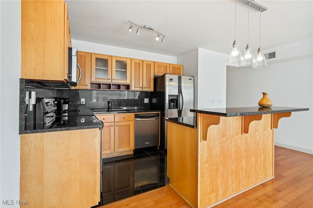 Cleveland, Ohio 44113, United States, 2 Bedrooms Bedrooms, ,2 BathroomsBathrooms,Residential,Active,237487