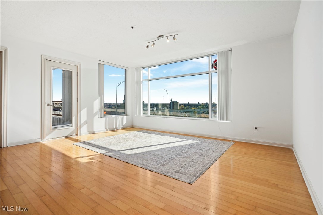 Cleveland, Ohio 44113, United States, 2 Bedrooms Bedrooms, ,2 BathroomsBathrooms,Residential,Active,237487