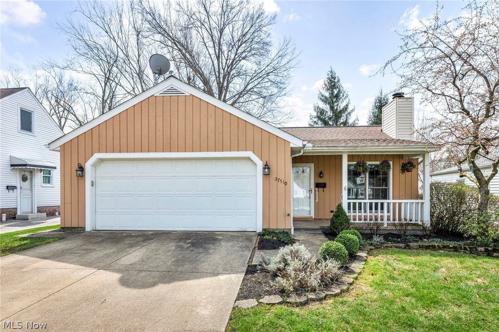 Photo of 37510 Park Avenue, Willoughby, OH 44094 (MLS # 5194361)