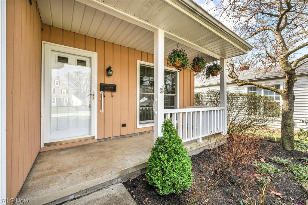 Photo of 37510 Park Avenue, Willoughby, OH 44094 (MLS # 5194361)