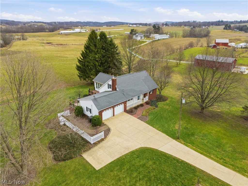 Photo of 4860 SW Lebanon Road, Dalton, OH 44618 (MLS # 5188648)