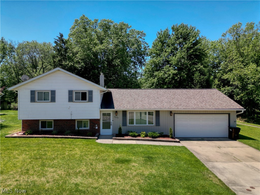 Welcome to this beautifully well-maintained home in the highly sought-after Parma area! This 3-bedroom, 2-bathroom gem offers modern comfort and style, with a spacious entertainment area filled with natural light. The updated kitchen features sleek countertops, contemporary cabinetry, and top-of-the-line appliances, perfect for any home chef.
The three nice-sized bedrooms include a custom closet design, providing ample storage and a touch of elegance. The two bathrooms have been elegantly updated with modern fixtures for a spa-like experience. The beautifully done rec area, complete with recessed lighting and a built-in entertainment wall piece that will stay in the living room, adds an extra touch of sophistication, making it perfect for entertaining or relaxing.
Additional highlights include a spacious 2-car garage and a stunning backyard oasis, ideal for relaxation and gatherings. The backyard also features a vast shed, perfect for extra storage.
Located near beautiful parks, shopping, and dining, this home blends convenience and tranquility. Don't miss out—schedule your private showing today and discover the charm of this remarkable property!