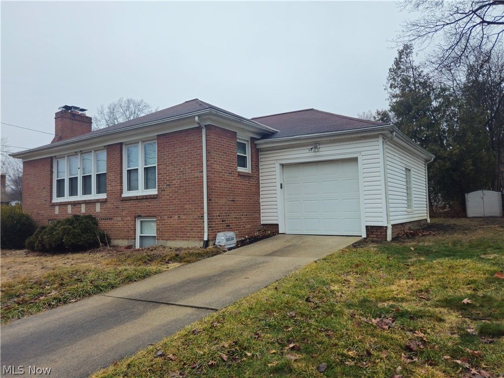 Photo of 129 Idlewild Street, Akron, OH 44313 (MLS # 5190464)