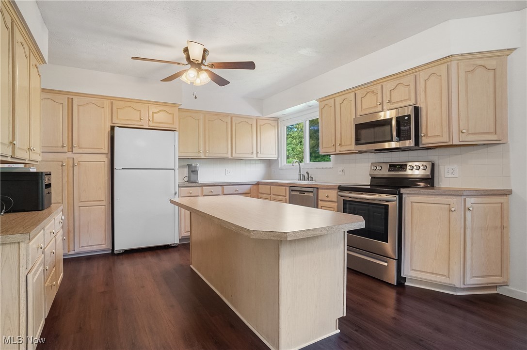 556 Timothy Drive, Tallmadge, Ohio image 9