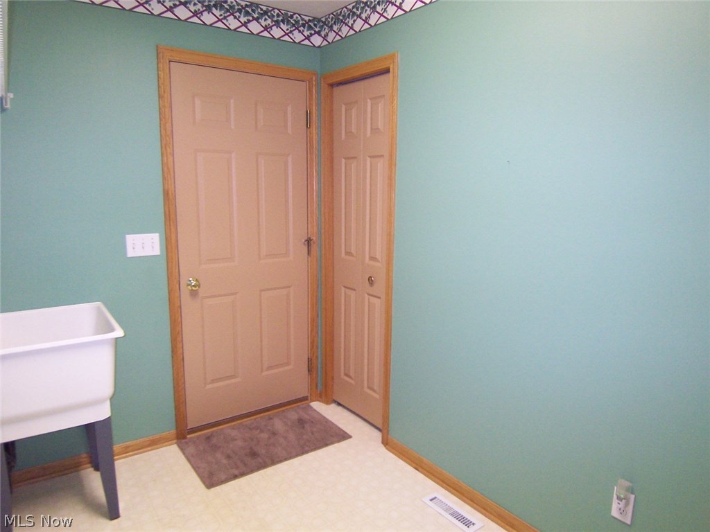 Woodbury Condo - Residential