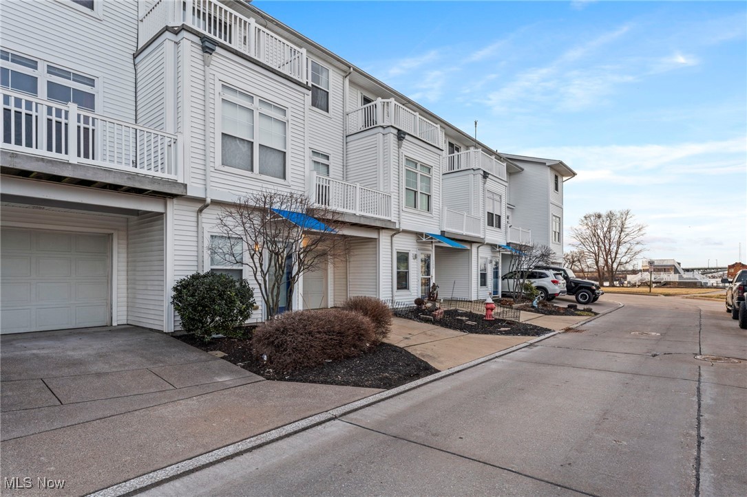 212 E Marina Pkwy, Lorain, Ohio image 2