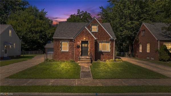 19701 PASNOW AVE, CLEVELAND, OH 44119 - Image 9716ff8d3a9d0ef5f7ea4253ae2b5cde/997981229