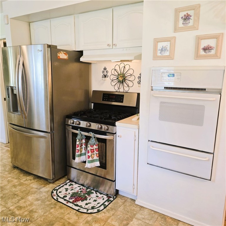8443 Parkdale Drive, North Royalton, Ohio image 3
