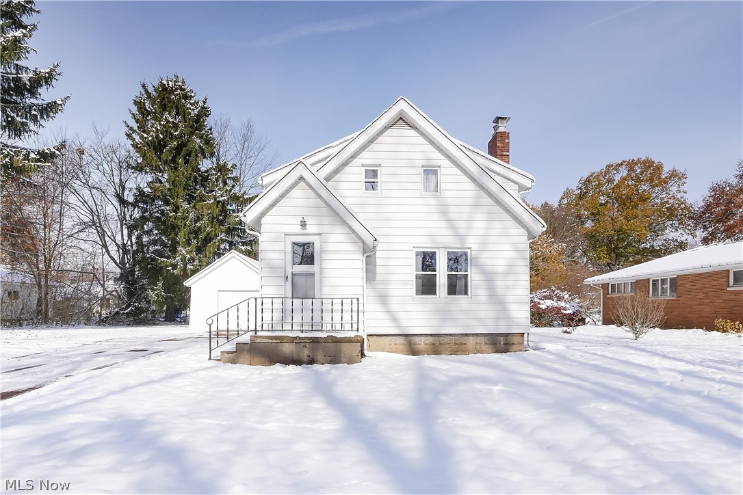 Do not miss out on your chance to view this fantastic home in Kent. This home offers a spacious sanctuary for new home buyers. Located just minutes from downtown Kent the new owners will get to enjoy a great shopping and entertainment at their convenience. This home has been well cared for and is move in ready for potential home buyers. Make sure to schedule a showing for this home as soon as possible!