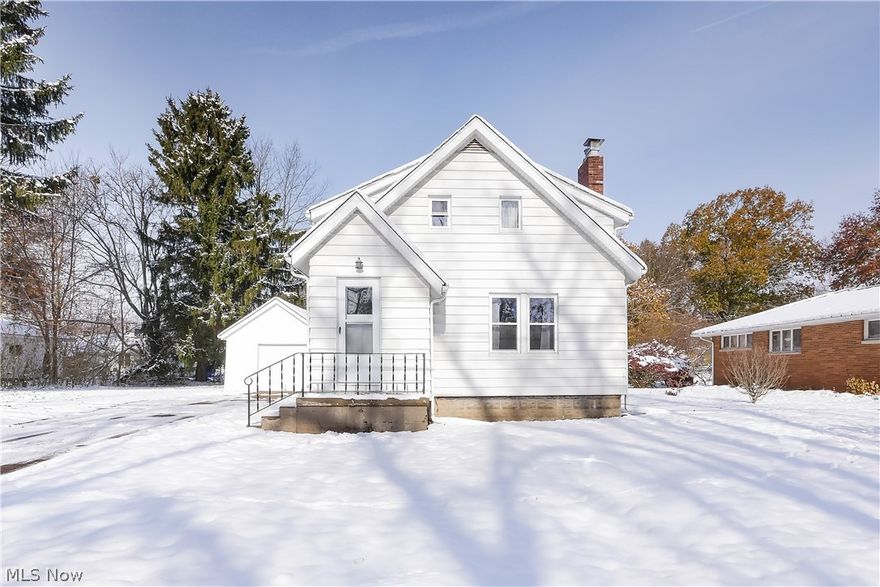 Do not miss out on your chance to view this fantastic home in Kent. This home offers a spacious sanctuary for new home buyers. Located just minutes from downtown Kent the new owners will get to enjoy a great shopping and entertainment at their convenience. This home has been well cared for and is move in ready for potential home buyers. Make sure to schedule a showing for this home as soon as possible!