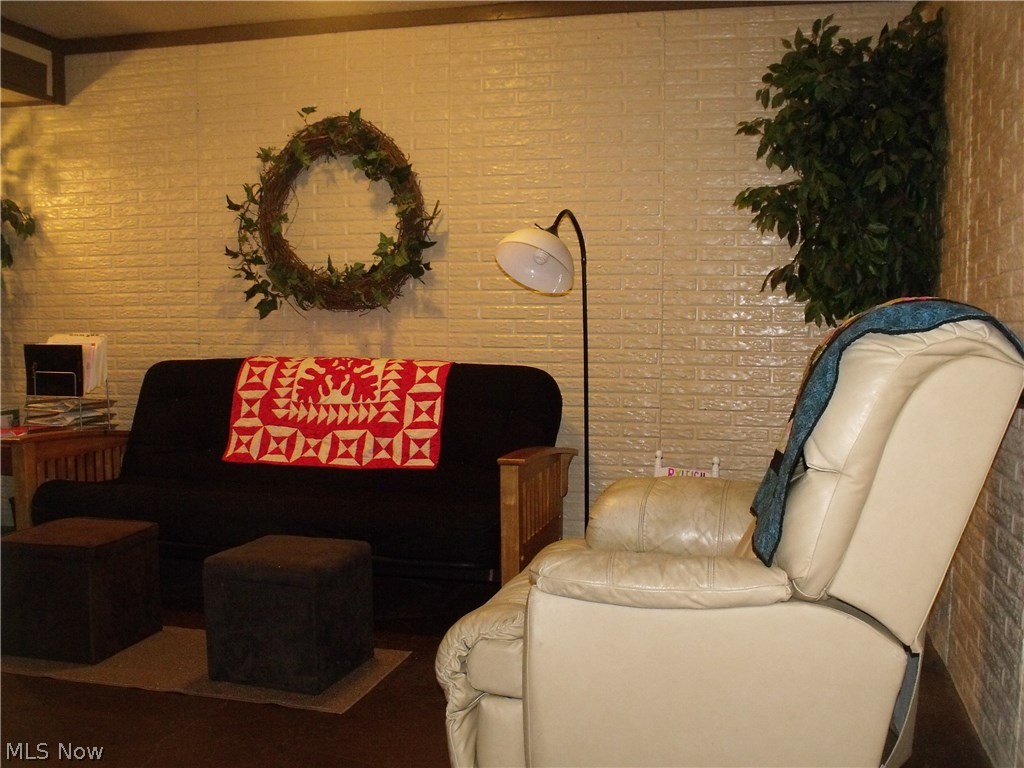 Carriage House Condo Ph II - Residential