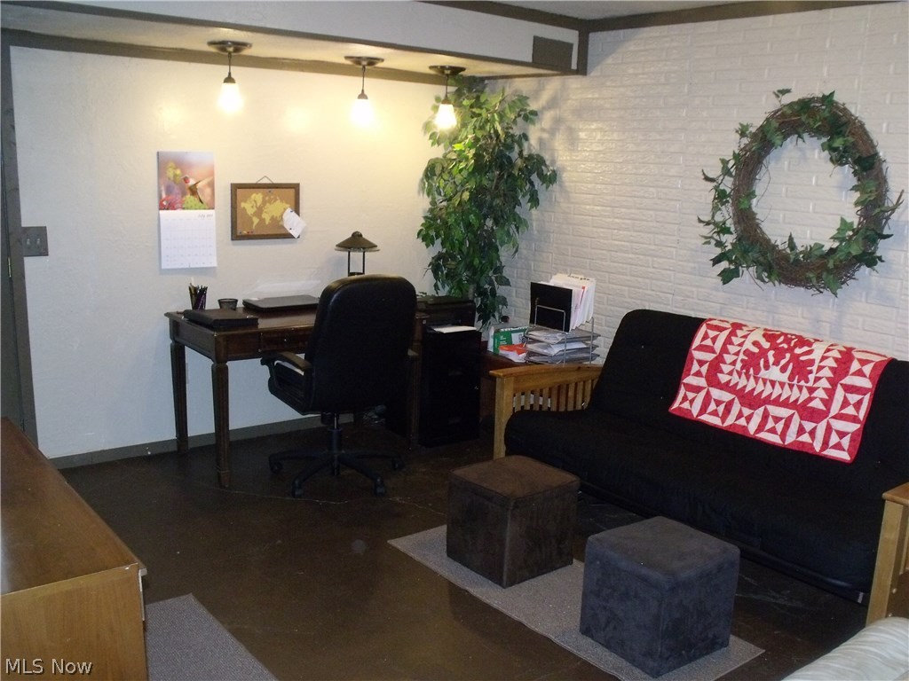 Carriage House Condo Ph II - Residential