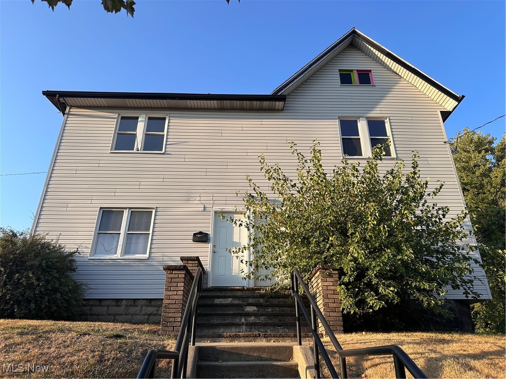 *PUBLIC OPEN HOUSE: Saturday, September 27th at 10:00 AM - 11:00 AM* Check out this beautiful and well-maintained single-story apartment on the second level. It has been nicely updated while still keeping its charming historic character. Walk into a cozy family room that leads into a massive living room. You?ll love the high ceilings! The kitchen is roomy and is adjoined by a dedicated laundry room with washer/dryer hookups. Down the hall, you?ll find 2 large bedrooms with ample closet space, along with a generously-sized full bathroom. The full basement and attic provide tons of extra storage space. There is also another toilet in the basement. There is parking space for up to 3 vehicles. The landlord pays for water, sewer, and trash. Pet fee is $50/mo per pet. Application fee is $50.