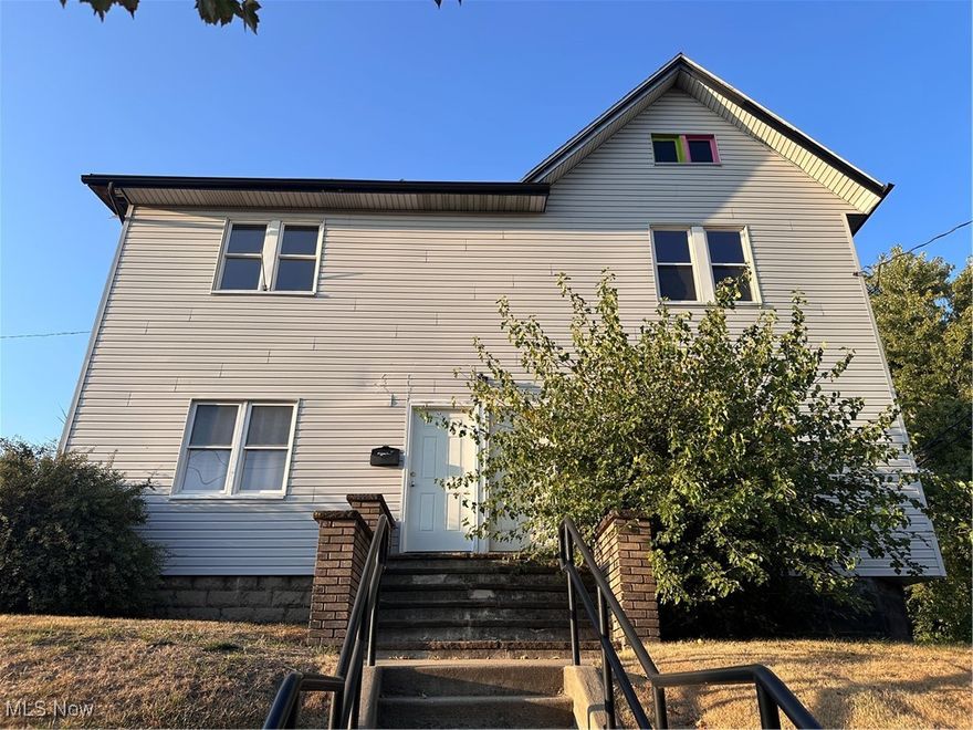 *PUBLIC OPEN HOUSE: Saturday, October 4th at 10:00 AM - 11:00 AM* Check out this beautiful and well-maintained single-story apartment on the second level. It has been nicely updated while still keeping its charming historic character. Walk into a cozy family room that leads into a massive living room. You?ll love the high ceilings! The kitchen is roomy and is adjoined by a dedicated laundry room with washer/dryer hookups. Down the hall, you?ll find 2 large bedrooms with ample closet space, along with a generously-sized full bathroom. The full basement and attic provide tons of extra storage space. There is also another toilet in the basement. There is parking space for up to 3 vehicles. The landlord pays for water, sewer, and trash. Pet fee is $50/mo per pet. Application fee is $50.
