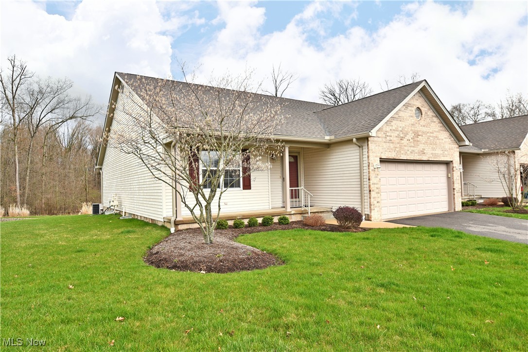1045 Villa Place, Girard, Ohio image 1