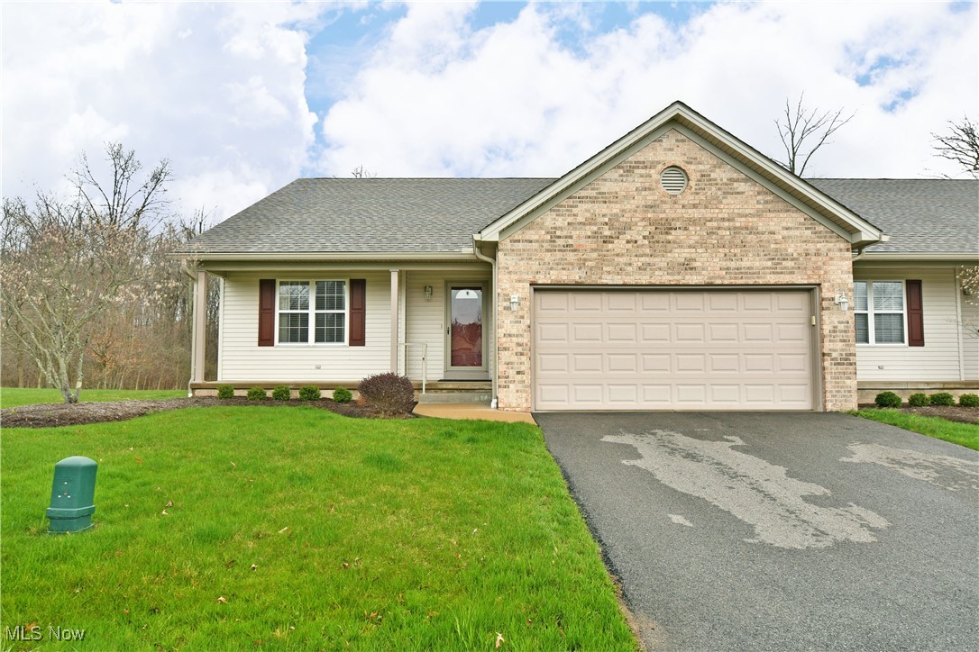 1045 Villa Place, Girard, Ohio image 2