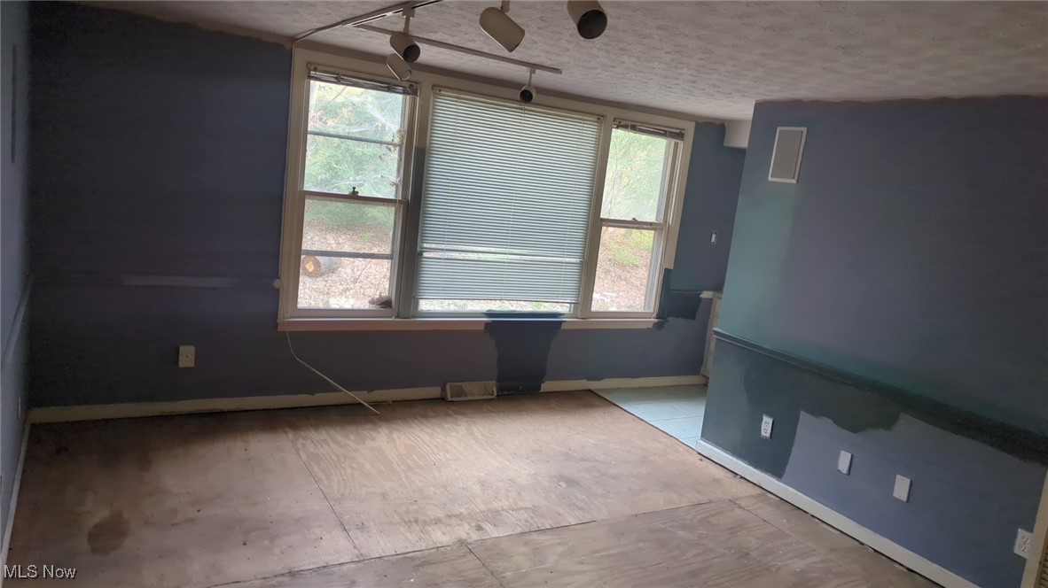 315 Loma Drive, Akron, Ohio image 11