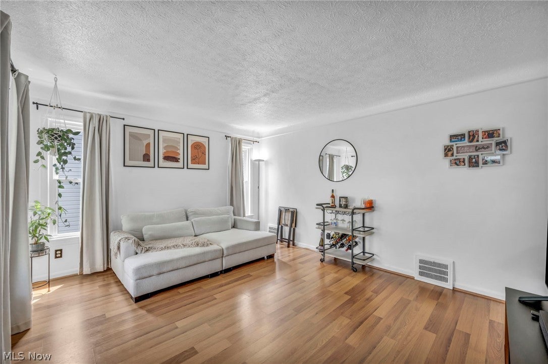 4496 W 146th Street