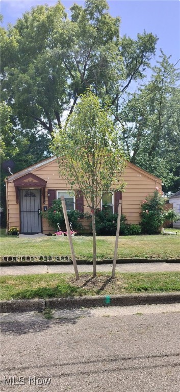 Investment Opportunity! Charming 2-bedroom ranch tucked away on a quiet street. This home offers a simple and efficient layout, making it an ideal choice for investors or first-time buyers alike. Affordable and full of potential, with strong rental income possibilities — don’t miss out!