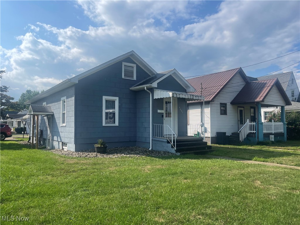Cute Bunglow in Vienna! Level Corner Lot! Welcome to this 7th Ave Beauty.. with lots of updates for the price.. including the Kitchen, Bathroom, newer windows & Flooring!! Home has a carpot and storage building..
