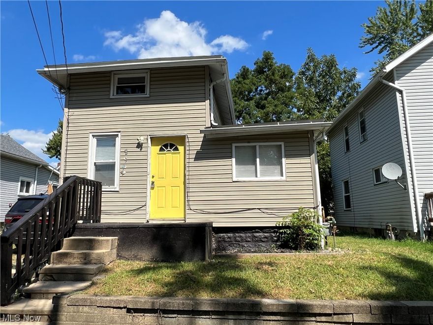 Welcome to this delightful hidden gem in Lakemore! Step into your new home today – it's ready and waiting for you. With a brand-new roof installed in 2023 and mechanics that are under 3 years old, this house is not just move-in ready; it's move-in with peace of mind. We're throwing in all the appliances, including the washer and dryer. Plus, for your assurance, we're offering a one-year home warranty. Enjoy the convenience of one-floor living and the comfort of vinyl replacement windows. Don't wait; call us today to schedule your private tour!