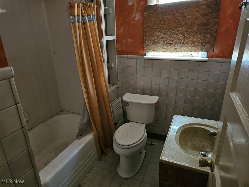 3677 E 57th Street, Cleveland, Ohio image 7