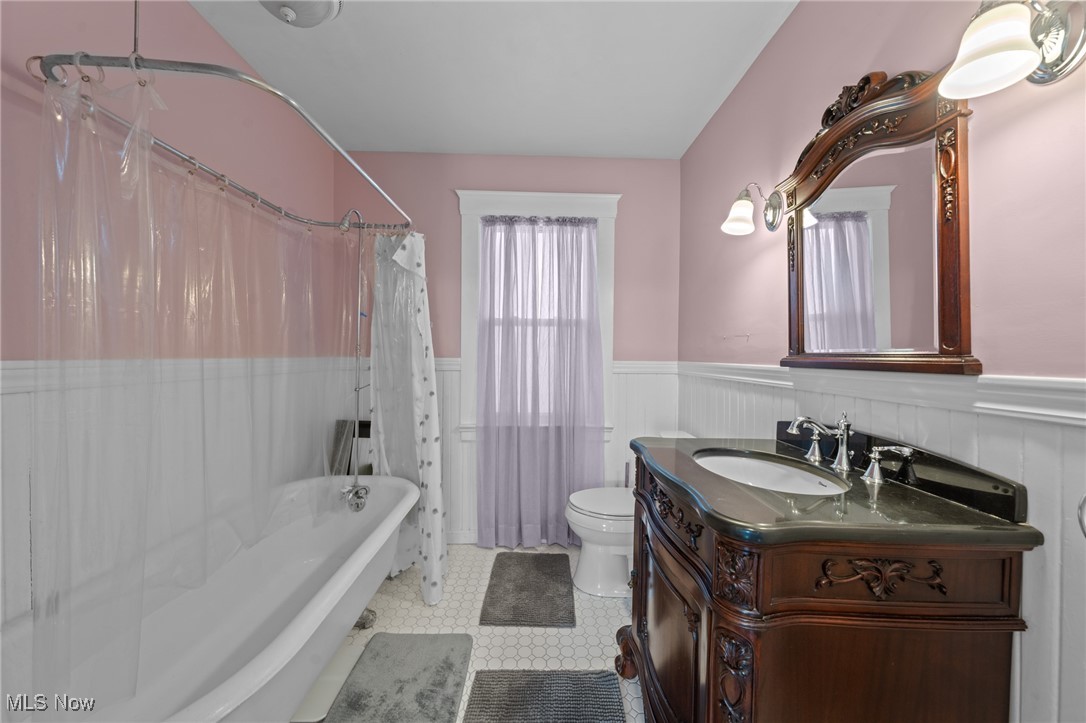 Cleveland, Ohio 44102, United States, 4 Bedrooms Bedrooms, ,3 BathroomsBathrooms,Residential,Pending,4544