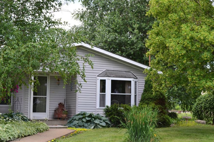 This Horse Property (2.24A), located on the County Line Trail, has an open floor plan. It has large eat in kitchen with lots counter space,  lots of cabinet storage,  extra storage in pantry plus a charming bay window. The kitchen opens into a large dining room and through the dinning room into the spacious living room.  There are three bedroom and  2 of  bedrooms have walk-in closets. The third bedroom has  a smaller closet.    The master bedroom has a  large master bath with a skylight, a garden bathtub and a separate walk in shower.   Carpeting throughout is less one year old and the carpeting in the bedrooms is new.  Although this house is manufactured it has 2x6 construction.
The completely fenced in back yard has a patio and is perfect for dogs and children alike. The back yard  is separate from the remaining acreage.  The property, around the house, is landscaped with flower gardens and trees and the property has a large vegetable garden that is perfect for the serious garden o