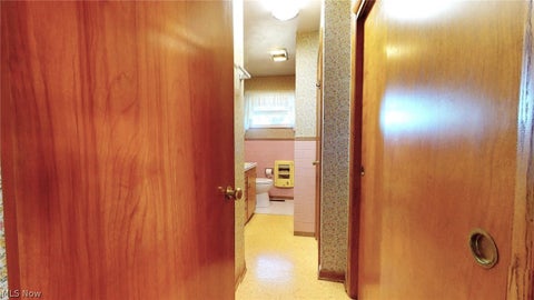 Tiny photo for 101 Matheny Avenue AVE, Belpre, OH 45714 (MLS # 5255754)