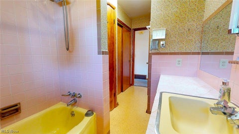 Tiny photo for 101 Matheny Avenue AVE, Belpre, OH 45714 (MLS # 5255754)