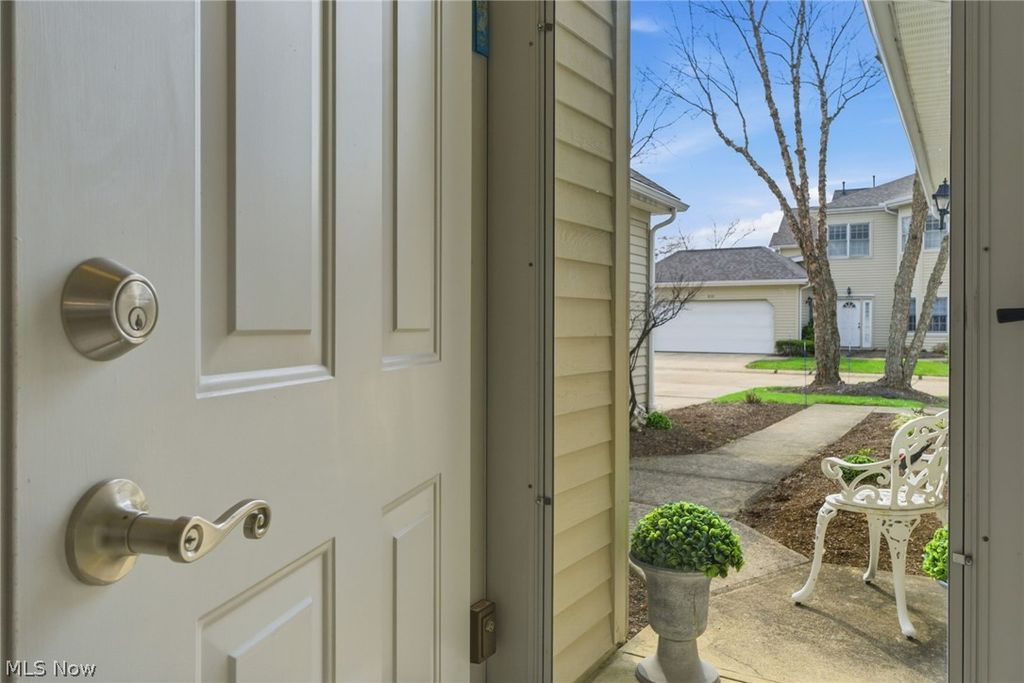 Photo of 469 Eagle Trace Trce, Mayfield Heights, OH 44124 (MLS # 5196038)