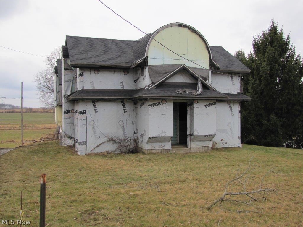 ONLINE ONLY AUCTION!!!!
This fixer upper home is in the early stages of being remodeled and needs the finishing touches. Updates include a newer basement with a two car garage and a newer roof. Home sits on .782 acre city lot. The mechanics of the home are public sewer & water and gas is available. Fixer Upper!!!
