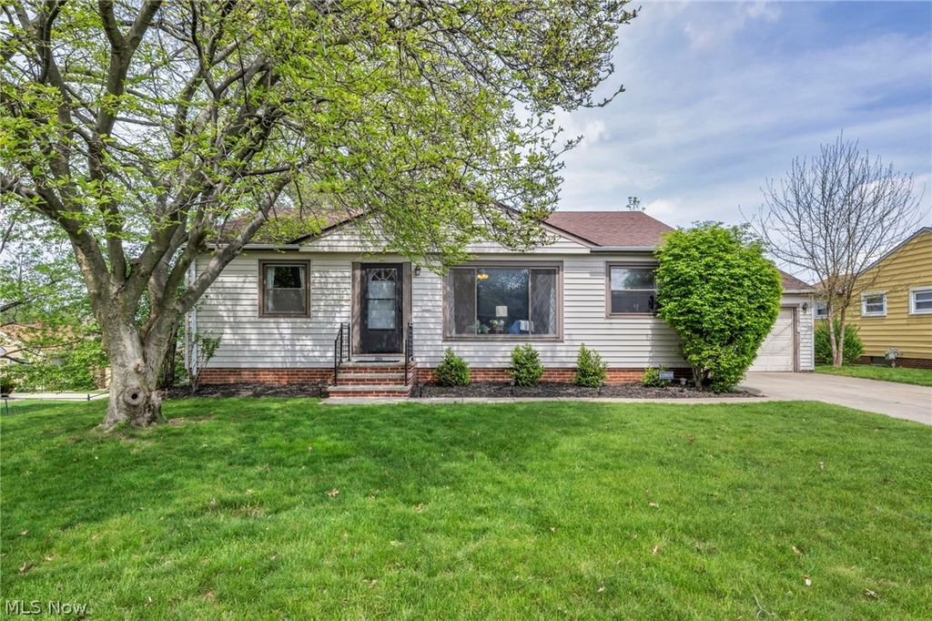 Photo of 11908 Glamer Avenue, Parma, OH 44130 (MLS # 5203417)