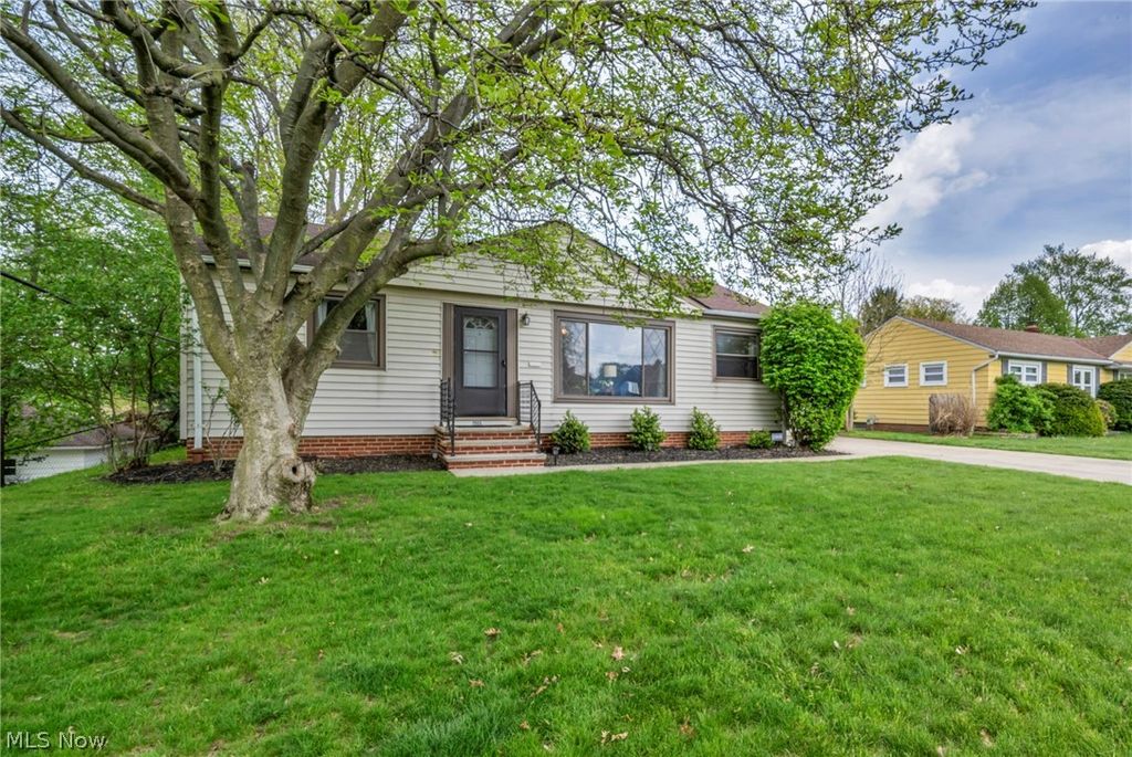 Photo of 11908 Glamer Avenue, Parma, OH 44130 (MLS # 5203417)