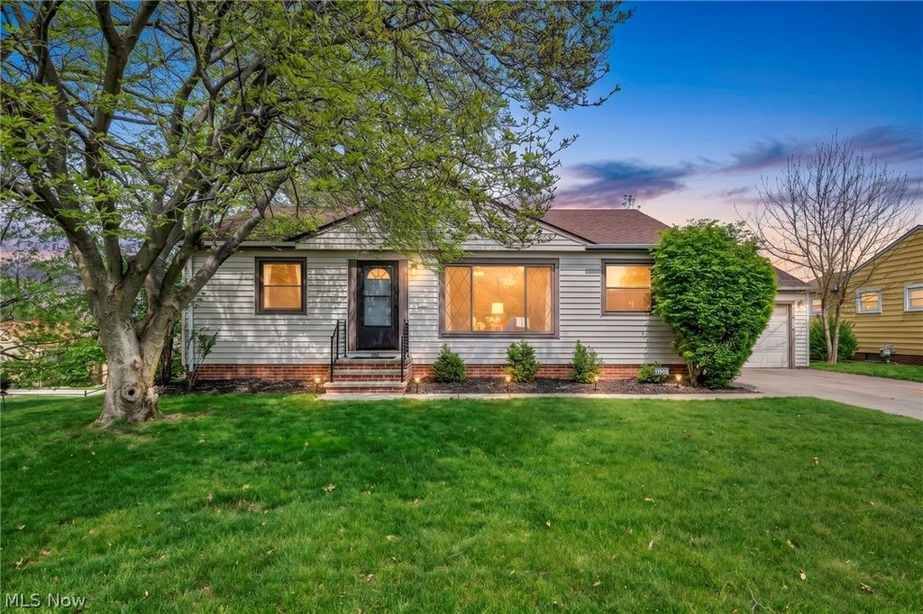 Photo of 11908 Glamer Avenue, Parma, OH 44130 (MLS # 5203417)