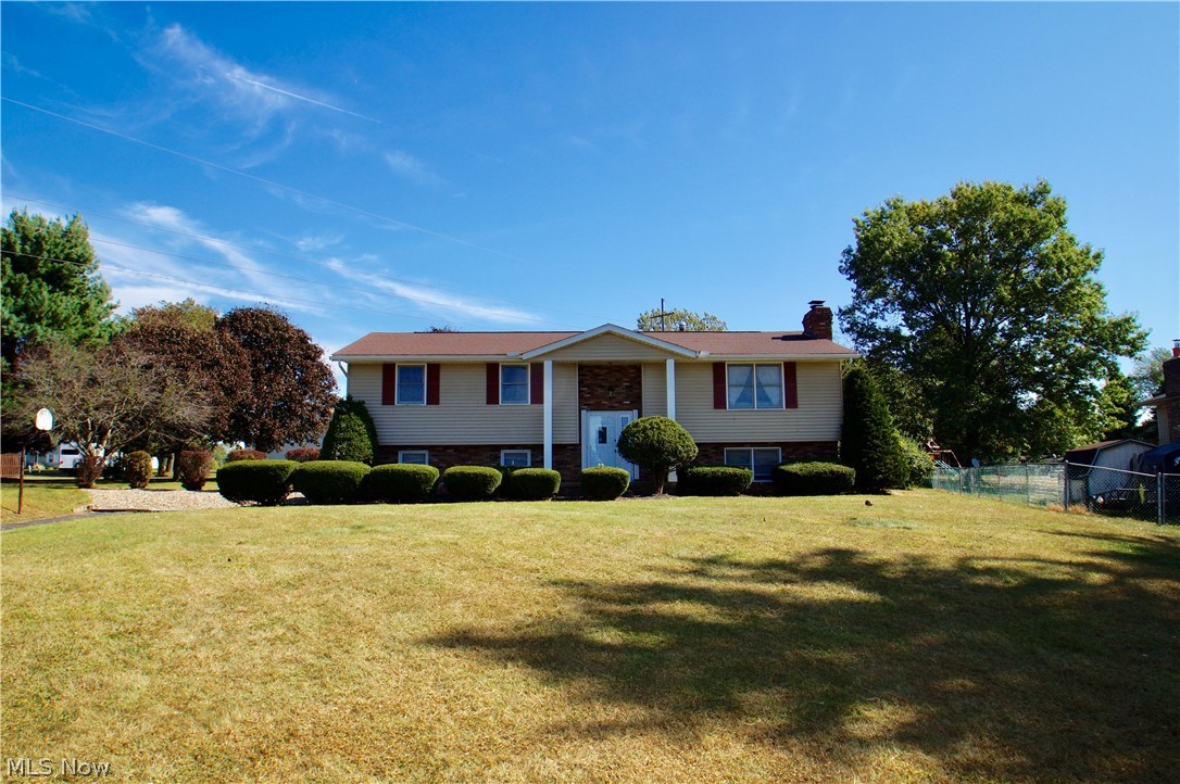 Located in Hartville, Lake Local Schools, this 3 bedroom Bi-Level has been well taken care of and is move in ready! Natural hardwood floors throughout most of the main level, including the large and open foyer and bedrooms. Ceramic Tile in the kitchen with dark oak cabinets. Separate dining room with a slider out to a very large and private wooden deck/patio. 2 Full bathrooms on the main floor. In the lower level is the finished family room, with brick faced fireplace, game room or TV room, a 1/2 bath, laundry and access to the 2 car garage. All of this on almost a 1 acre lot and on a cul-de-sac.
Lots of updates and everything has been well maintained. Come take a look today!