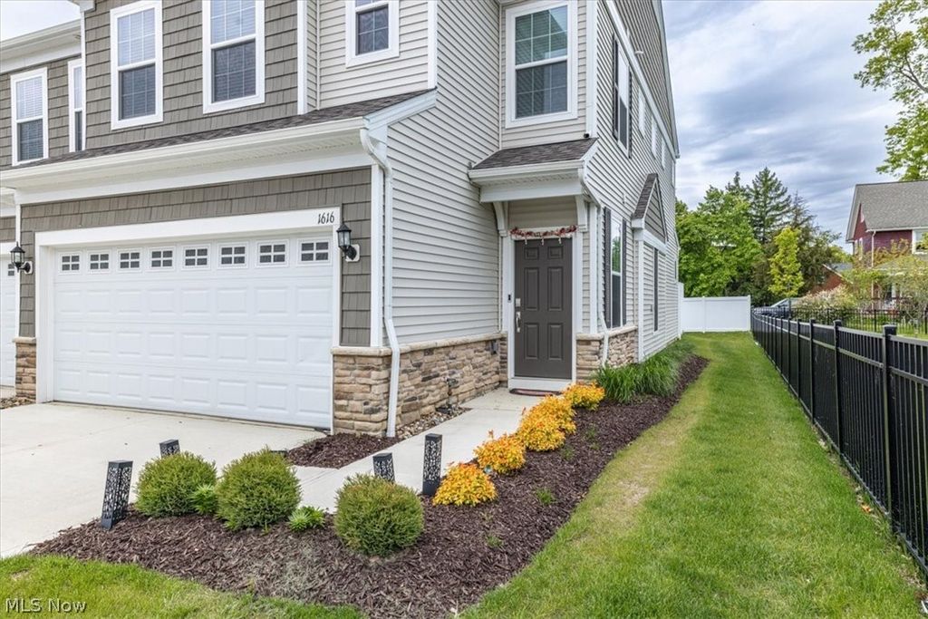Photo of 1616 Merlot Lane, Westlake, OH 44145 (MLS # 5210354)