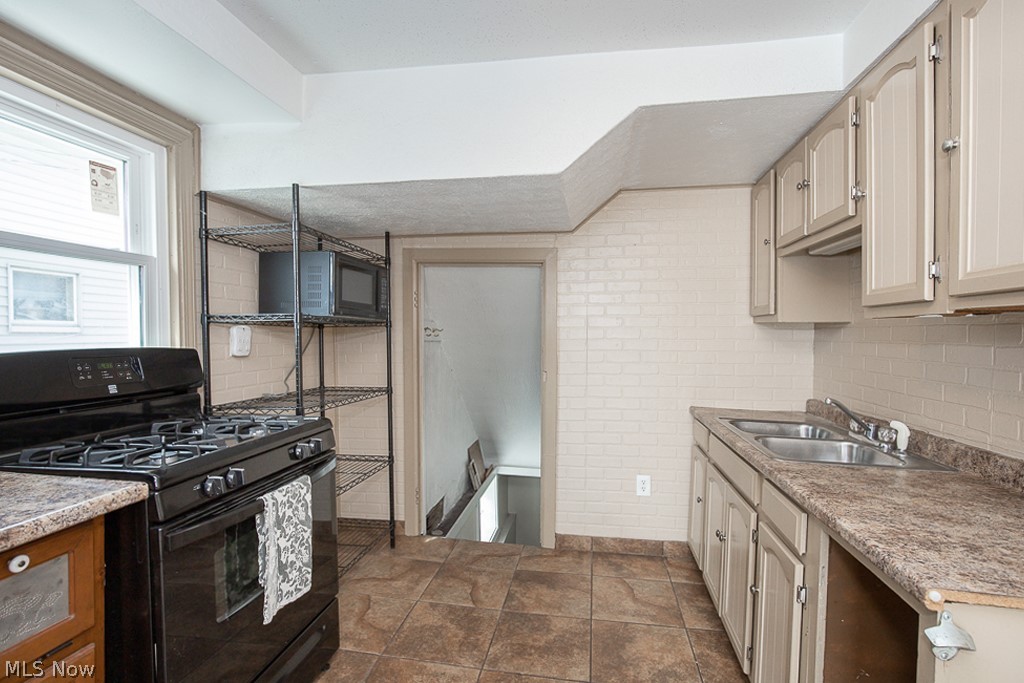 Conger-Helper Realty Companys - Residential