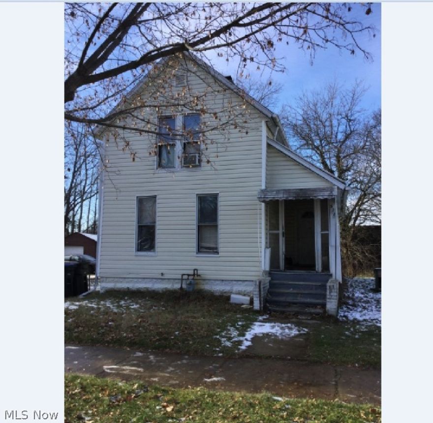 Great rental or first home.Newer roof, siding and furnace.  A must see. Call today for a private tour.