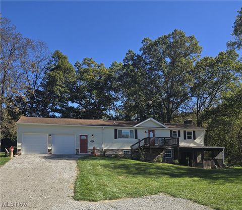 Homes For Sale - 7915 East Pike<br/> Norwich, OH 43767