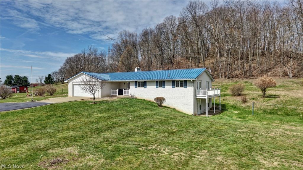 Photo of 11652 Sandyville Road NE, Sandyville, OH 44671 (MLS # 5194972)
