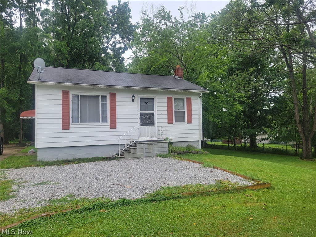 Photo of 408 Newton Street, Tallmadge, OH 44278 (MLS # 5221211)