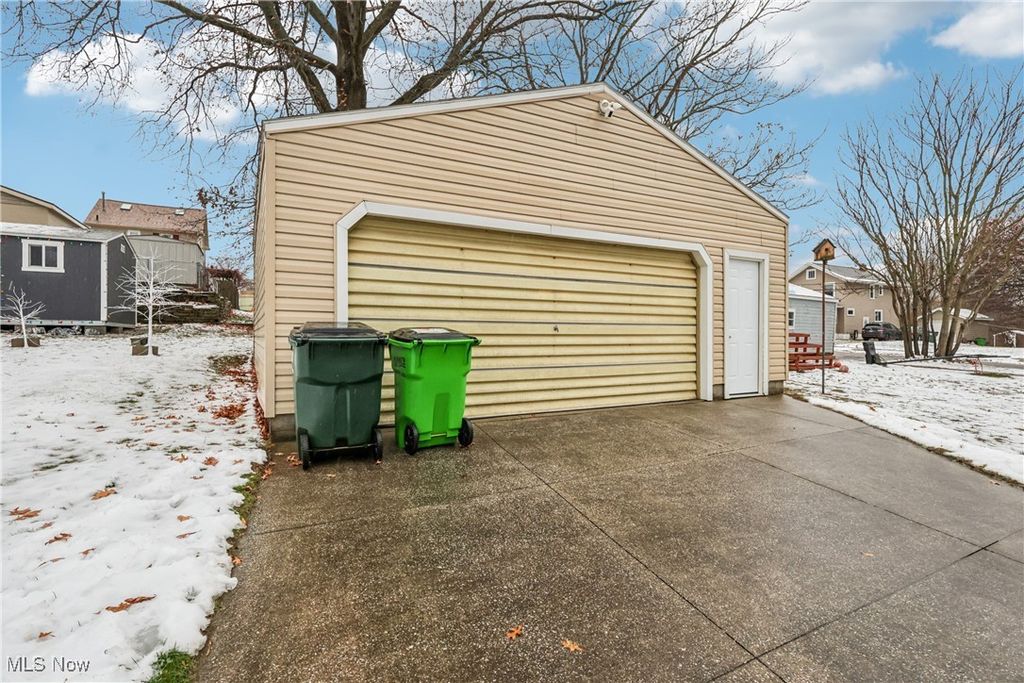 Photo of 79 20th Street SW, Barberton, OH 44203 (MLS # 5176183)