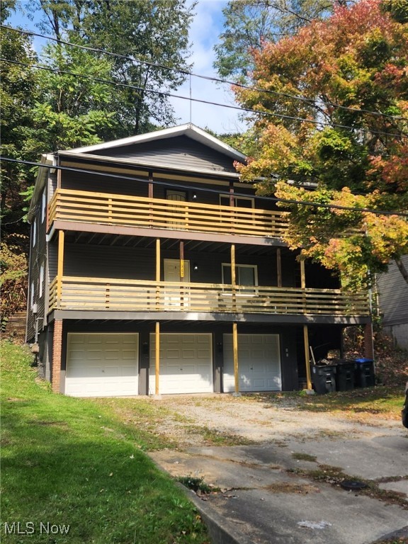 Beautifully redone duplex on very quiet dead end street with attached 3 car garage. Brand new deck, brand new appliances, brand new flooring, new furnace, new hot water tank. This is completely turn key.
Bottom unit is fully rented on lease at $850 a month.